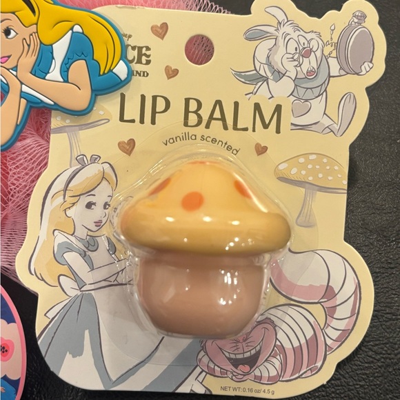 Disney Alice in Wonderland Purple Loofah and Coconut Scented Lip Balm Set NEW - Picture 3 of 3